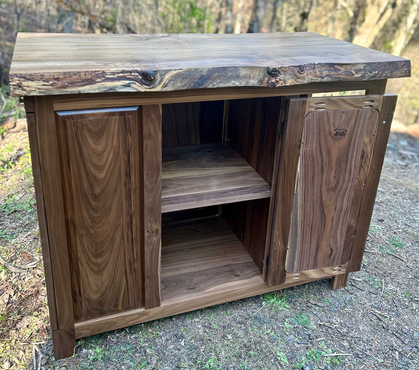 Black Walnut Kitchen Island with Live Edge Ambrosía Maple Slab