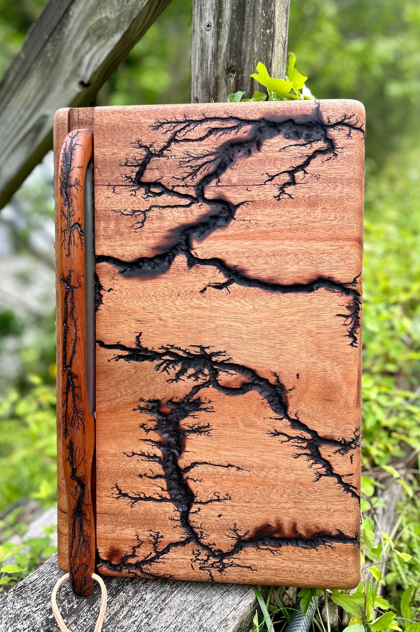 Beef Brisket Mahogany Fractal Burnt Bow Knife and Mahogany Fractal Burnt Cutting Board Set