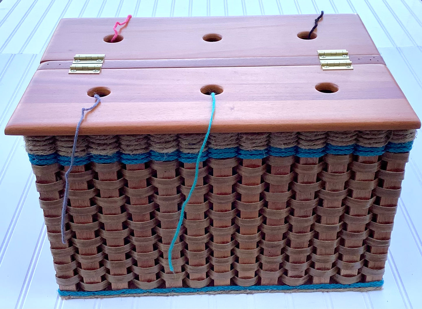 Lidded Yarn Basket w/dividers