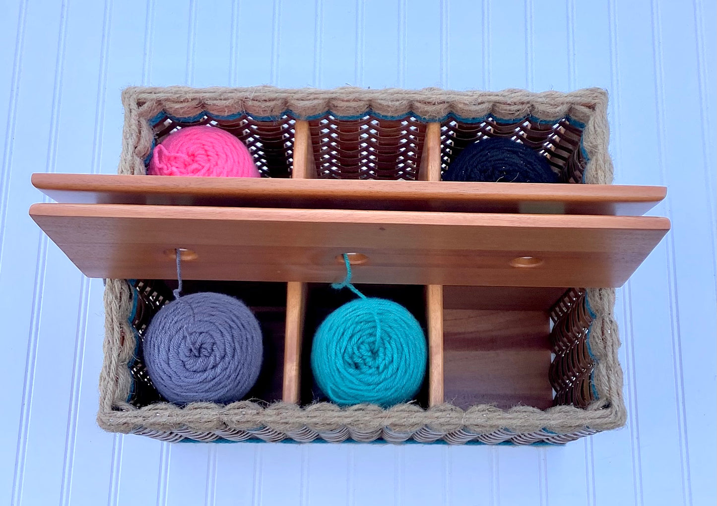 Lidded Yarn Basket w/dividers