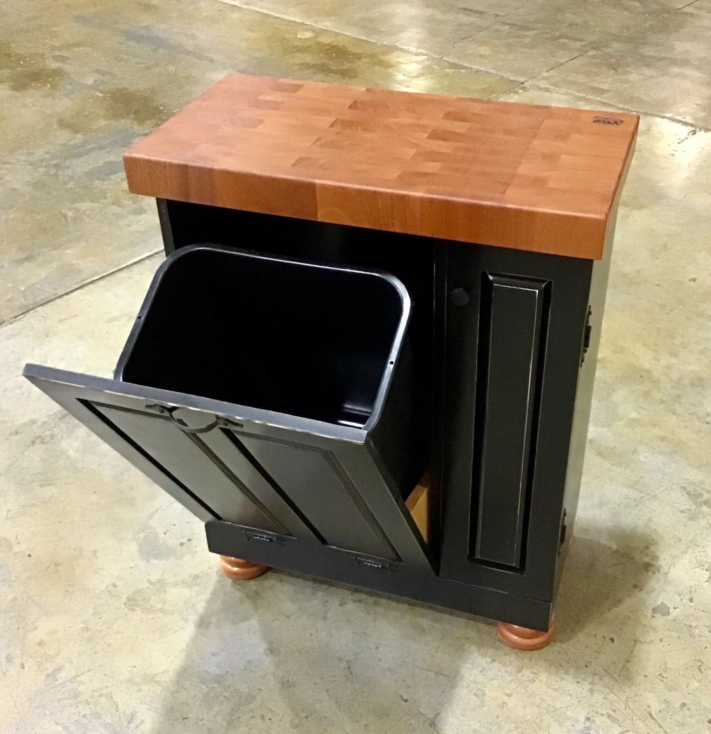 Farmhouse island-Farmhouse Mini butcher block island w/bun feet and tilt out trash can