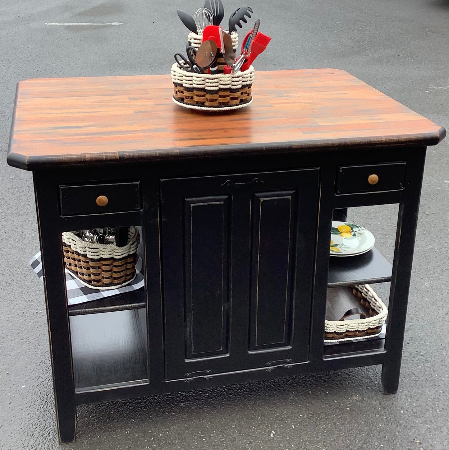 Farmhouse Island--Distressed Wood 36x50 w/bar overhang