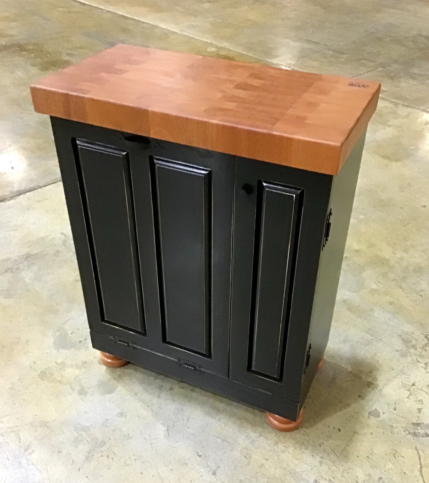 Farmhouse island-Farmhouse Mini butcher block island w/bun feet and tilt out trash can