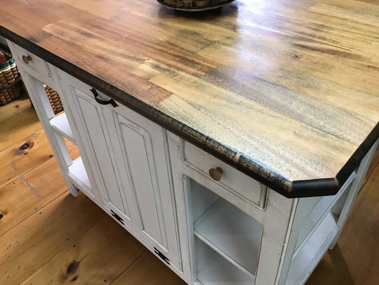 Farmhouse Island--Distressed Wood 36x50 w/bar overhang