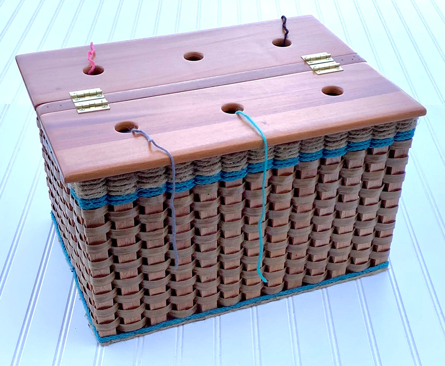 Lidded Yarn Basket w/dividers