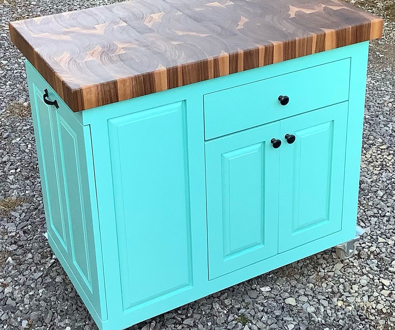 Farmhouse Island-Mobile 22x38 Black Walnut End Grain