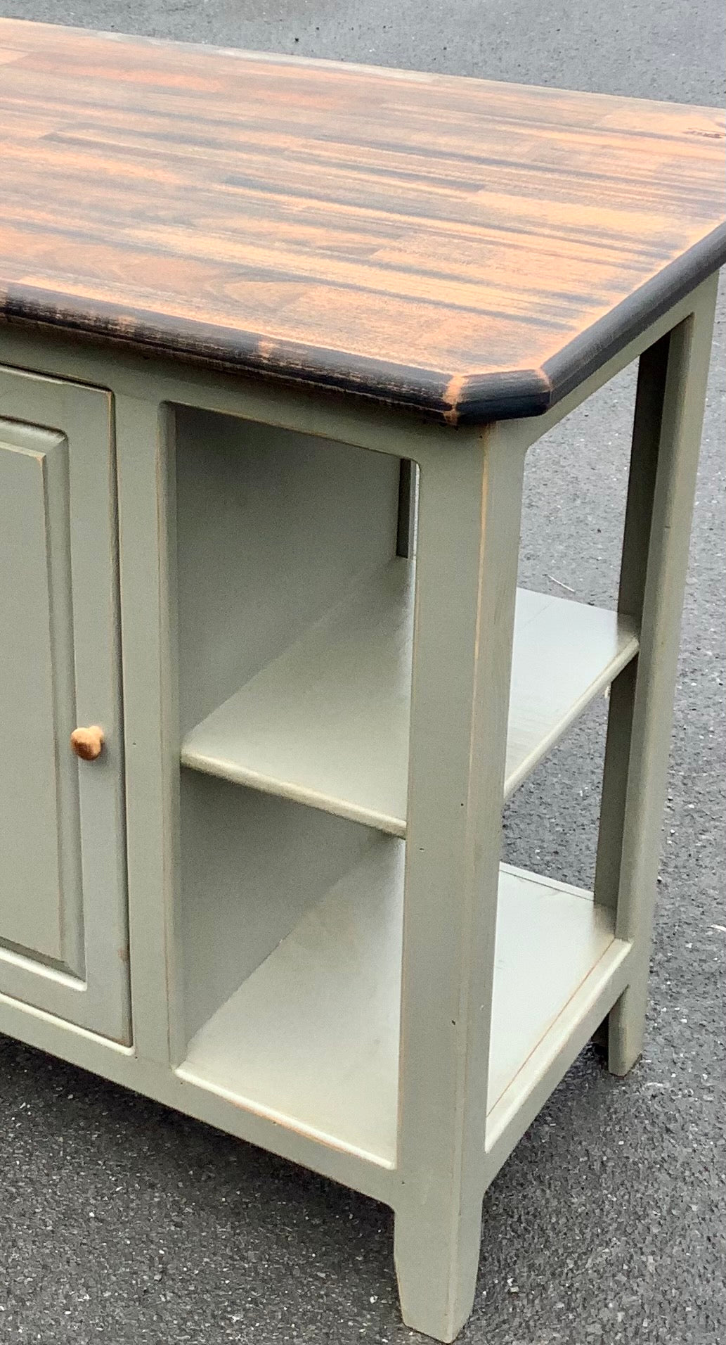 Farmhouse Island--Distressed Wood 36x50 w/bar overhang