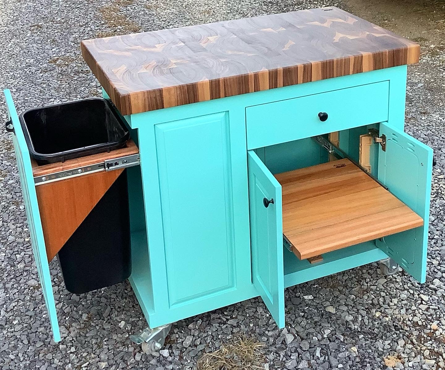 Farmhouse Island-Mobile 22x38 Black Walnut End Grain