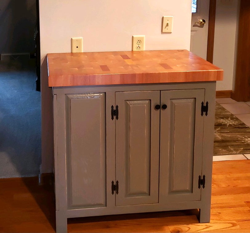 Farmhouse Island- 22x44 Enclosed w/ tilt out trash can