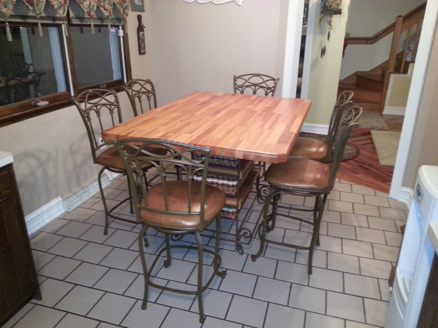 Table--40 x 60 Distressed Mahogany Table