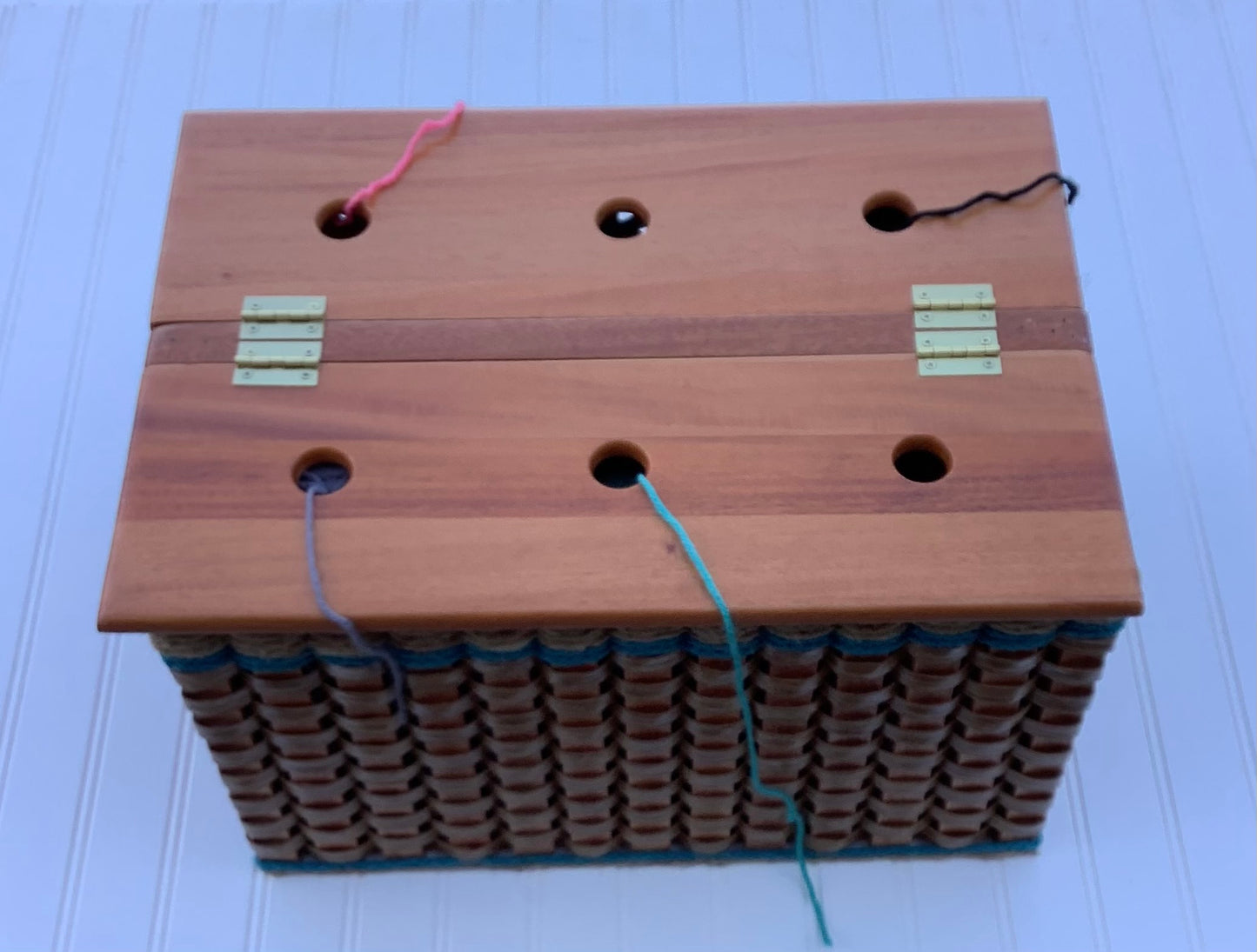 Lidded Yarn Basket w/dividers