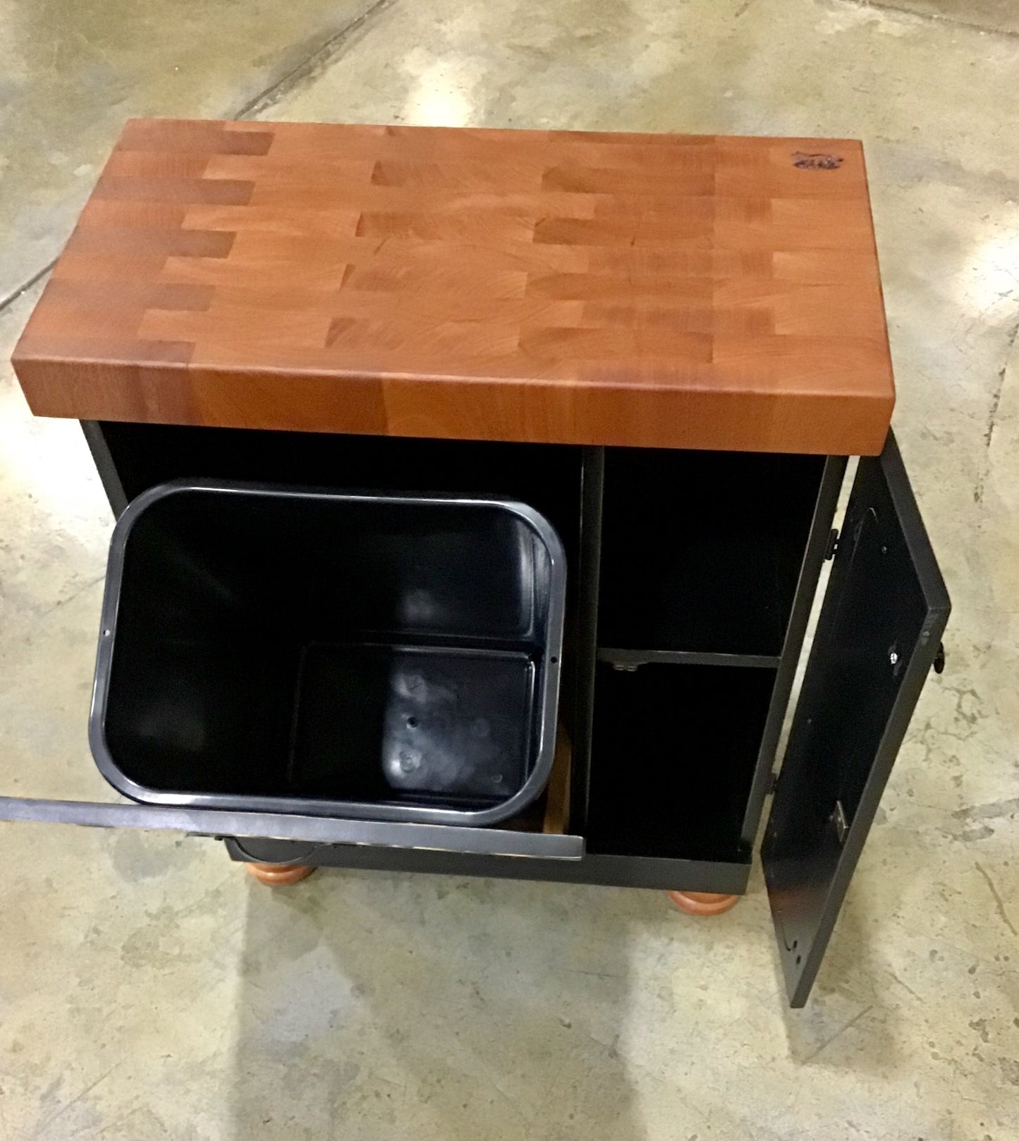 Farmhouse island-Farmhouse Mini butcher block island w/bun feet and tilt out trash can