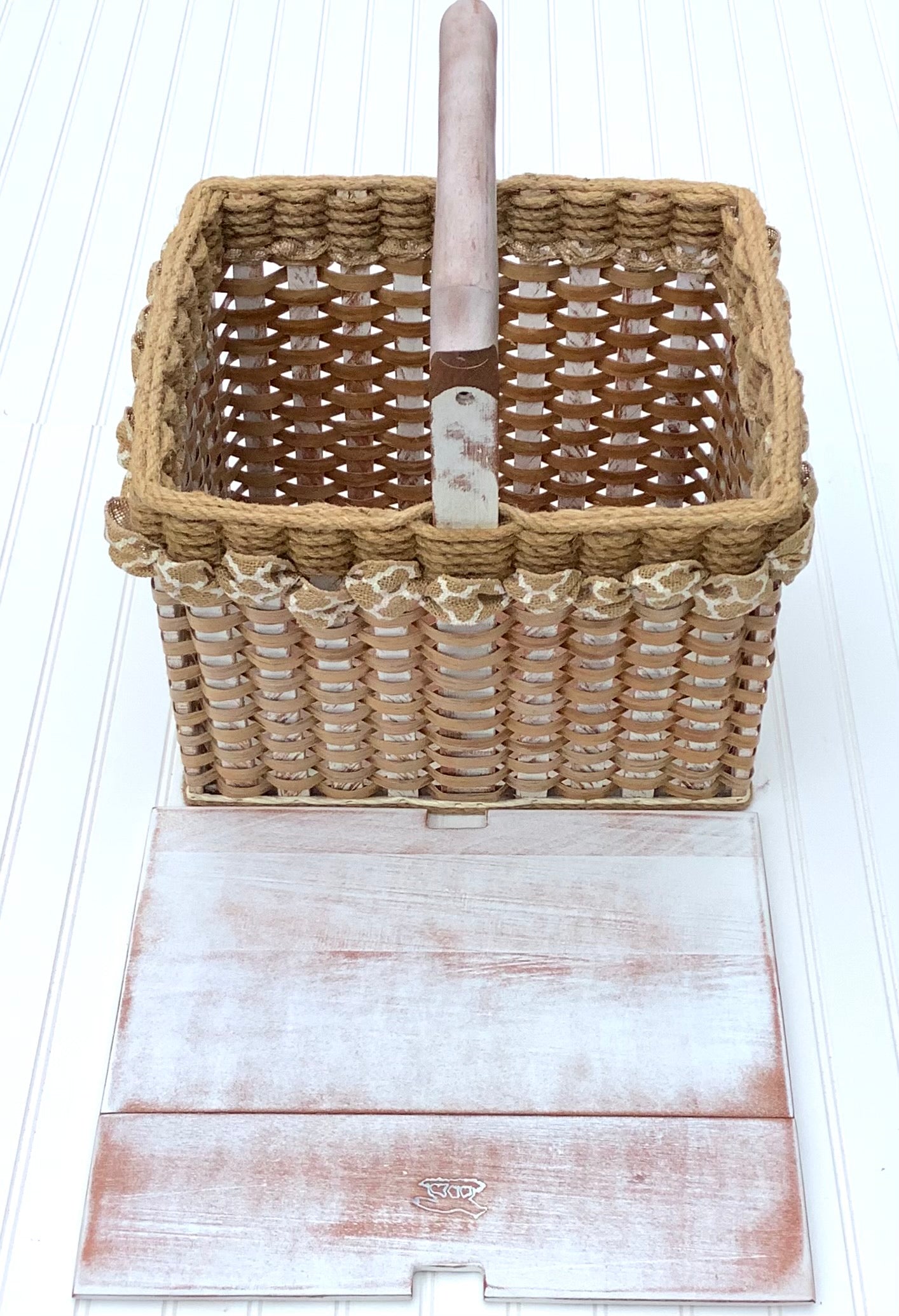 Lidded Picnic Basket-large Shabby Chic