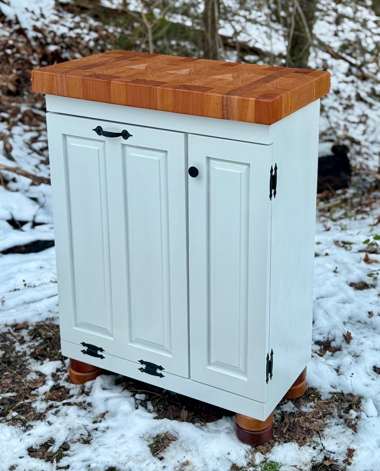 Farmhouse island-Farmhouse Mini butcher block island w/bun feet and tilt out trash can