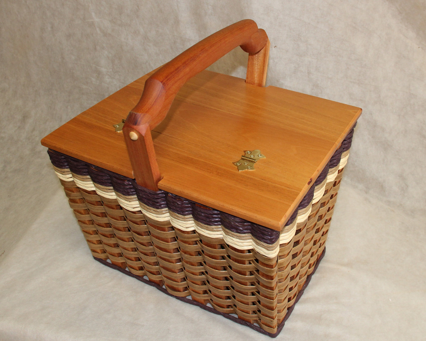 Lidded Picnic Basket-small