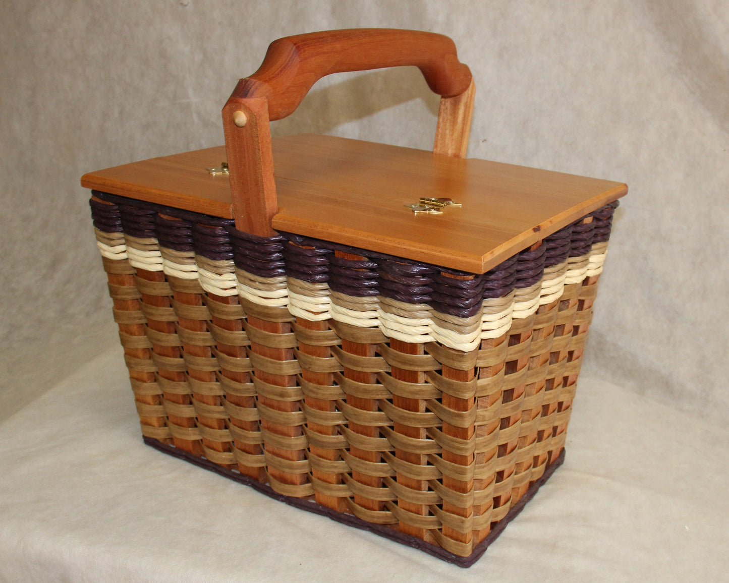 Lidded Picnic Basket-small