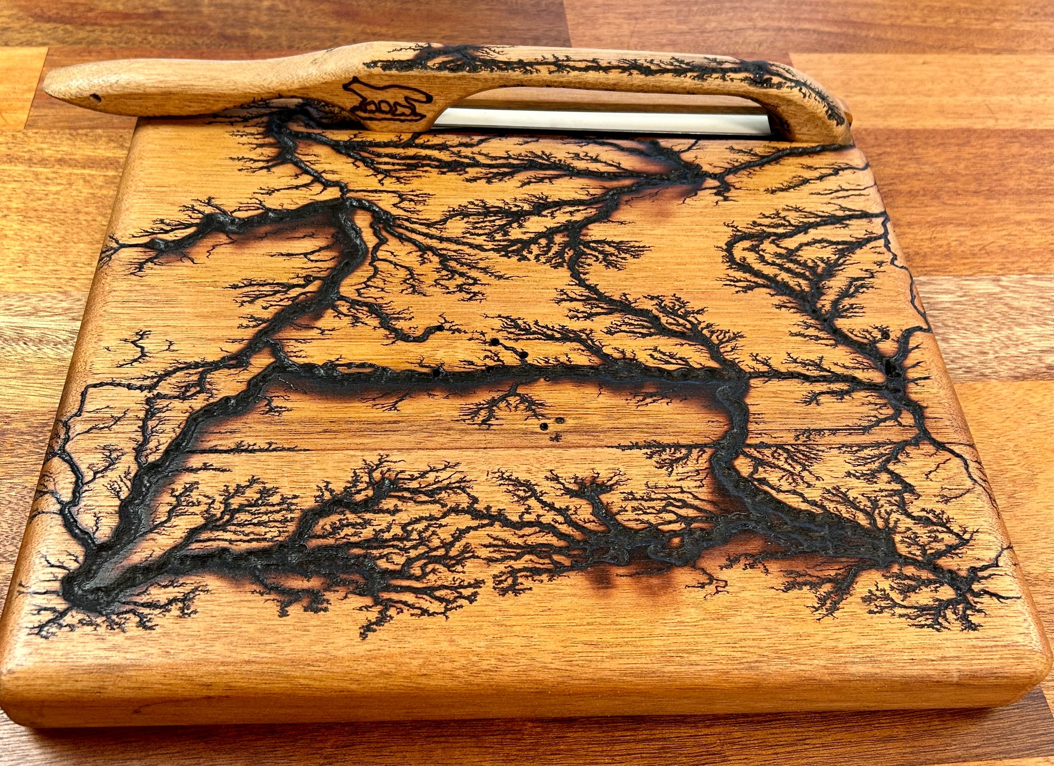Fractal Burnt Mahogany Cutting Board w/ bow knife